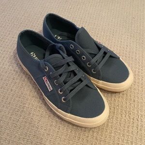 Blue/turquoise Supergas